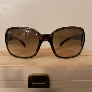 Ray-Ban  RB 4068 710/51 2N Tortoise frame Sunglasses